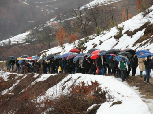 FOTO: Provincijal fra Lovro Gavran predvodio misu i Križni put na Uzdolu