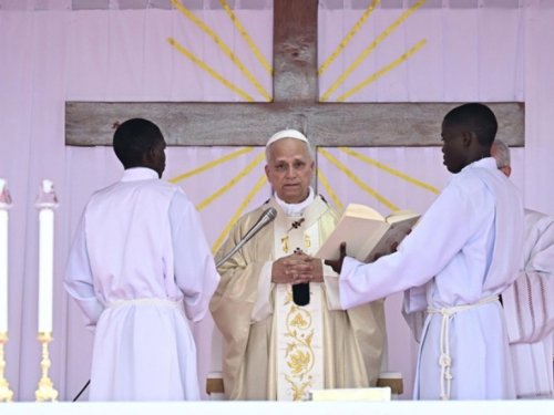 Papa Lav: Svijet izrabljuju autoritarni režimi