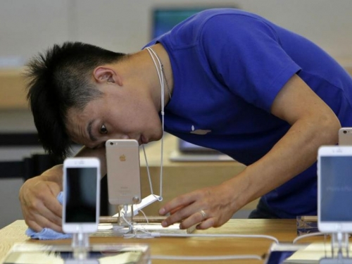 Dvojica Kineza prevarili Apple za skoro milijun dolara uvaljujući im lažne iPhone