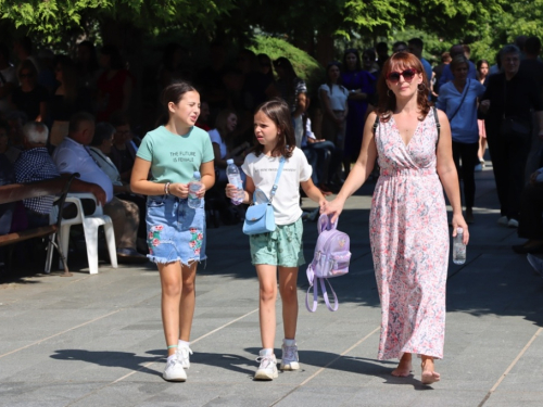 FOTO: Na Šćitu svečano proslavljena Velika Gospa i Mlada misa fra Mile Belje