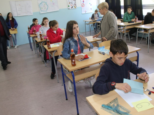 FOTO: U Prozoru održano županijsko natjecanje iz matematike
