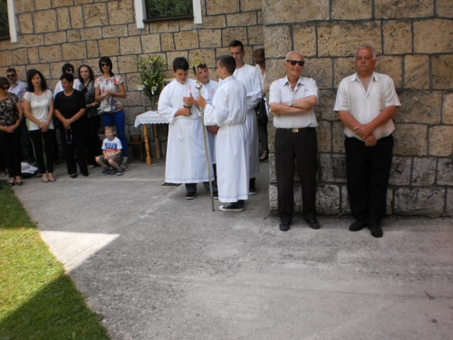 FOTO: Vanjska proslava sv. Ante u župi Gračac