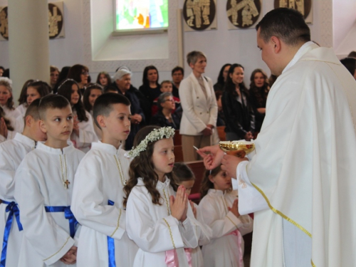 FOTO: Prva pričest u župi Prozor