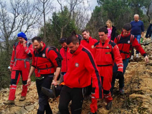 Hodočasniku iz Livna pozlilo na brdu Križevac, spasila ga gorska služba iz Čitluka