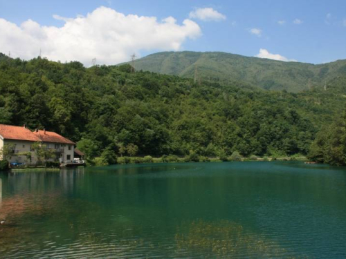 FOTO: Akcija čišćenja odmorišta i plaže na Gračacu