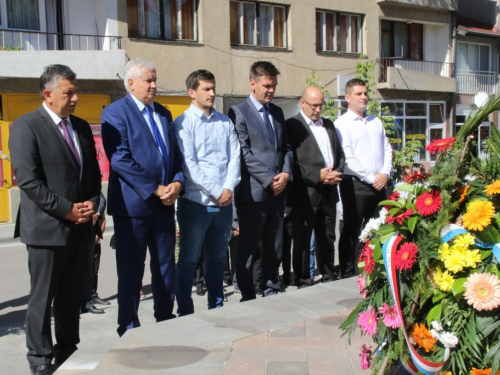 FOTO: Polaganjem vijenaca i svečanom sjednicom započelo obilježavanje Dana općine