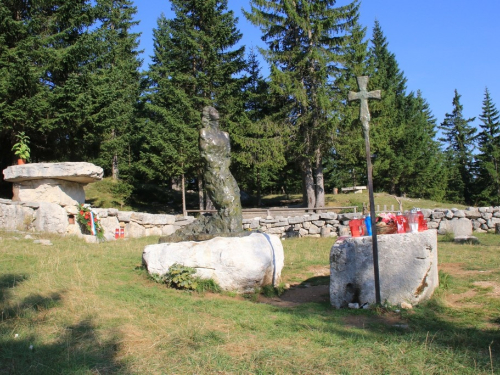 FOTO: Na Vran planini služena misa za poginule duvandžije