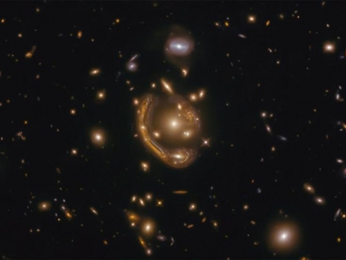 Hubble snimio jedan od najboljih Einsteinovih prstena do sada