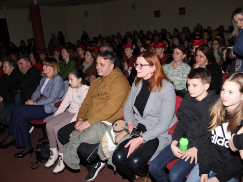 FOTO: Srednjoškolska priredba povodom Valentinova