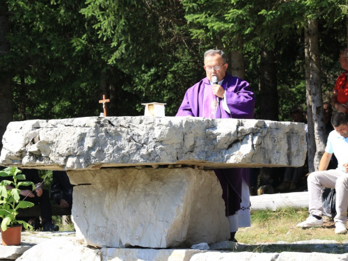 FOTO: Na Vran planini služena misa za poginule duvandžije