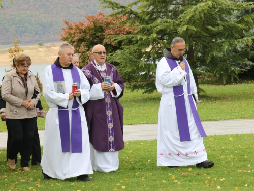 FOTO: Dan sjećanja na ramske žrtve u župi Rama-Šćit