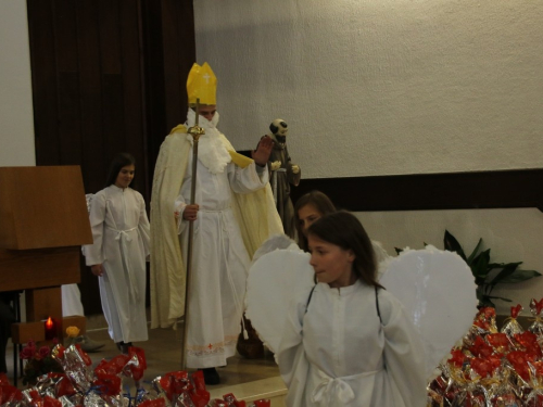 ​FOTO: Sv. Nikola s radošću dočekan u župi Rumboci