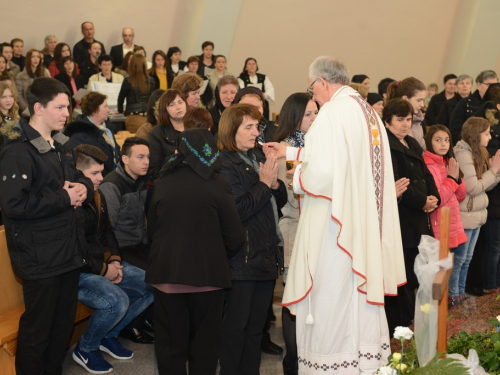 FOTO: Mons. dr. Pero Sudar blagoslovio novi križ i spomenik Stjepanu Džalti na Uzdolu