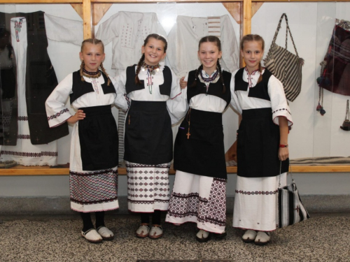 FOTO: U Prozoru održana večer folklora