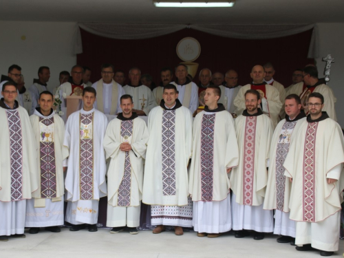 FOTO: Mlada misa fra Antonia Baketarića u Rumbocima