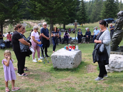 FOTO/VIDEO: Na Vranu služena sv. misa za poginule duvandžije