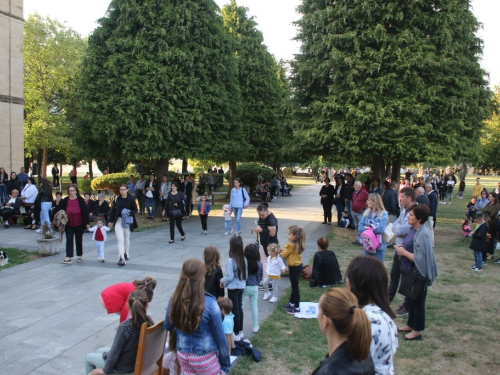 FOTO: Drugi dan trodnevnice na Šćitu - blagoslov prvašića i školskih torbi