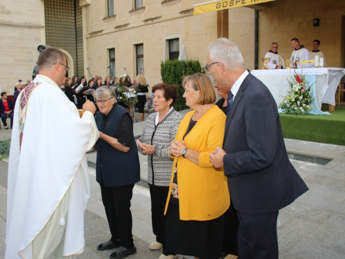 FOTO: Na Šćitu započela trodnevnica, Mladu misu slavio p. Marko Petričević