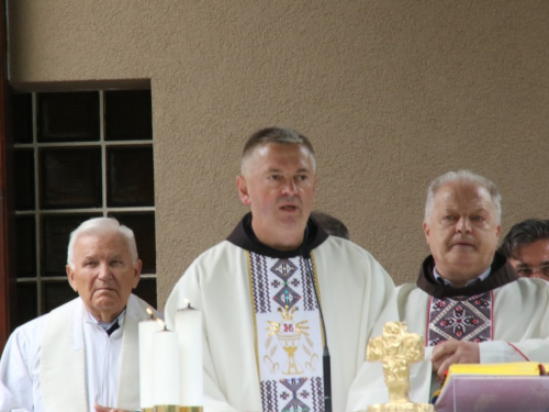 FOTO: Vanjska proslava sv. Ante u župi Gračac