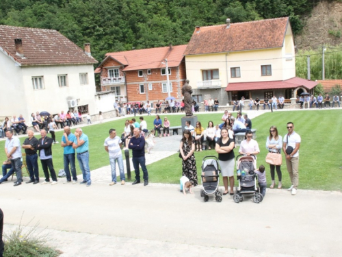 FOTO: Vanjska proslava sv. Ante u župi Gračac