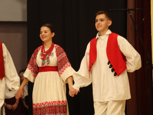 FOTO: Večer folklora u Prozoru: HKUD-ovi ''Rama'' i ''fra Petar Bakula'' oduševili publiku