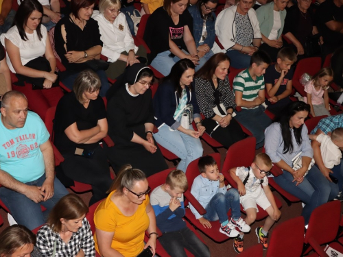 FOTO/VIDEO: Škola folklora u Prozoru koncertom predstavila svoj rad