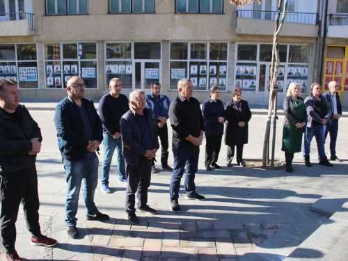 FOTO: Povodom Svih svetih u Prozoru zapaljene svijeće za poginule i preminule branitelje