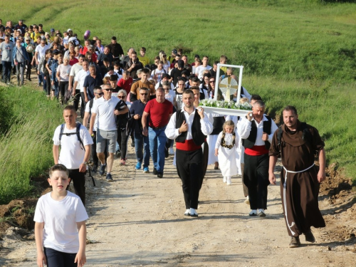 FOTO: Jedinstveni događaj na Pidrišu - stigle moći sv. Ante