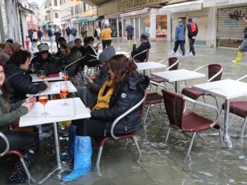 Veneciju pogodila još jedna iznimna plima, grad proživljava najgori tjedan u posljednjih 150 godina