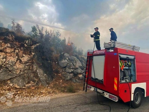 Kiša popravila stanje na požarištu u Jablanici