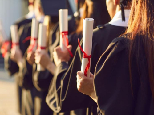 Broj upisanih studenata manji za 6,1 posto, diplomiranih za 10,6 posto