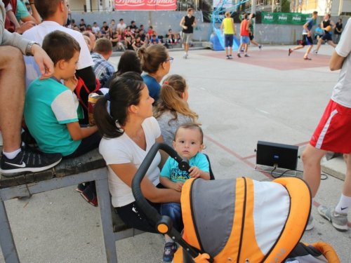 FOTO: Ekipa ''ALF Market'' osvojila Streetball za juniore