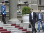 Vučić napustio sastanak: "Srbija protiv referenduma u RS-u"