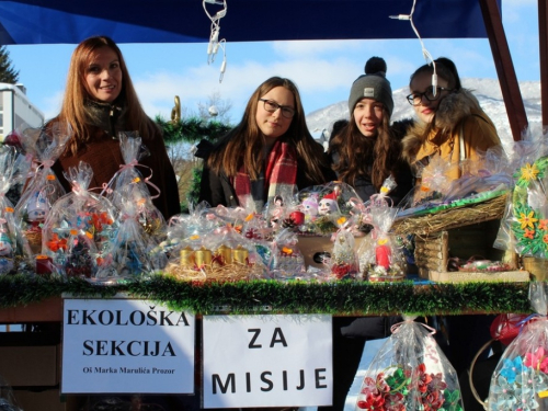 FOTO: U Prozoru svečano otvoren Božićni sajam