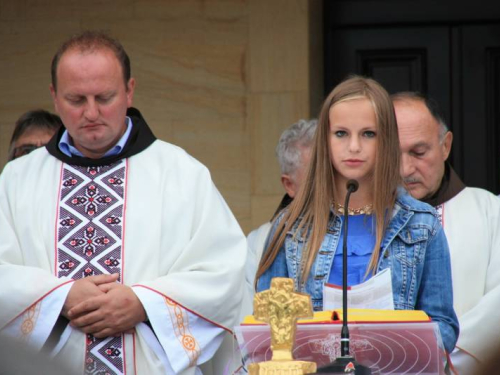 FOTO: Više tisuća vjernika na misi "Uočnici" na Šćitu