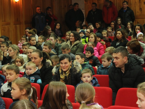 FOTO: Sv. Nikola i ove godine razveselio djecu u župi Rama Šćit