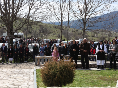 FOTO: Druženje Rumbočana i sv. misa na Zahumu