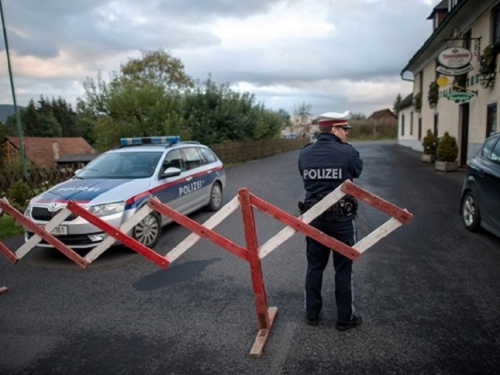 Austrijanac tražio krunicu u automobilu pa pregazio prometnog policajca