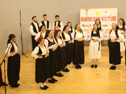 FOTO/VIDEO: Večer folklora u Prozoru