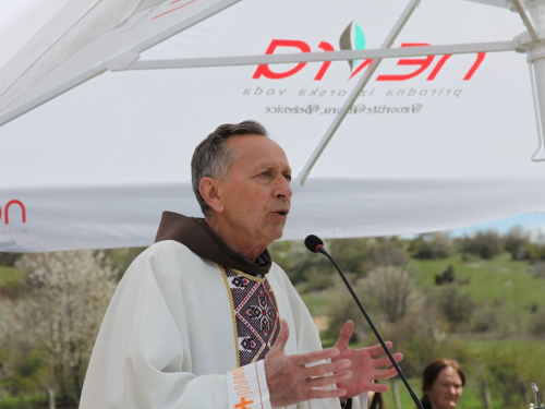 FOTO: Druženje Rumbočana i sv. misa na Zahumu