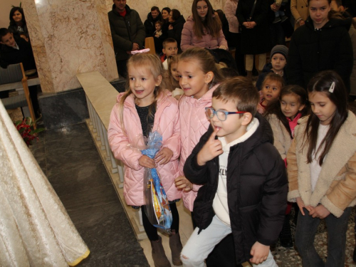 FOTO: Sv. Nikola i ove godine razveselio djecu u župi Rama-Šćit