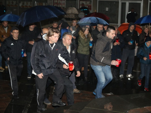 FOTO: U Prozoru zapaljene svijeće za tragično preminulog generala Slobodana Praljka