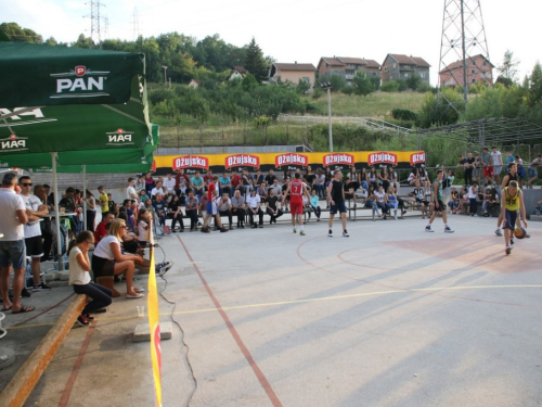 FOTO: Ekipa ''ALF Market'' osvojila Streetball za juniore