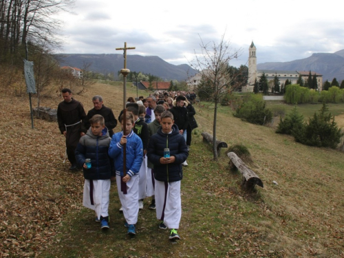 FOTO: Put križa kroz fratarski gaj na Šćitu