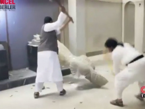 VIDEO: Džihadisti smrvili sve eksponate u arheološkom muzeju u Mosulu