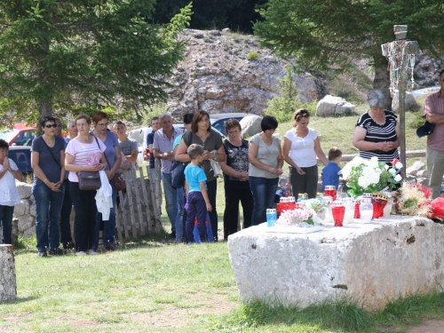 FOTO/VIDEO: Na Vran planini služena misa za poginule duvandžije