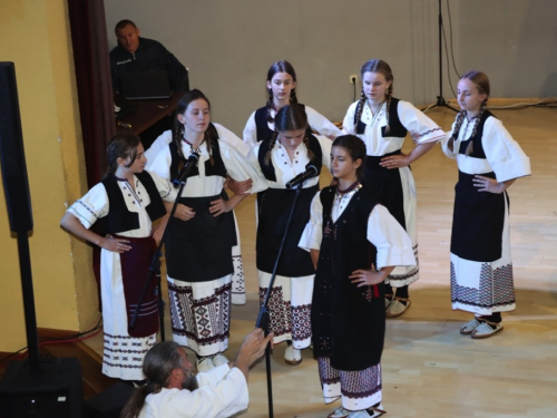 FOTO/VIDEO: Večer folklora u Prozoru