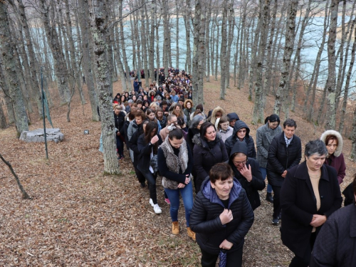 FOTO: Put križa kroz fratarski gaj na Šćitu