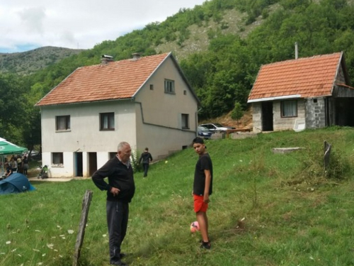 FOTO: Obiteljsko okupljanje Šarčevića u Lokvama