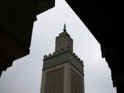 Čak 57 posto mladih francuskih muslimana više poštuje šerijat nego francuske zakone